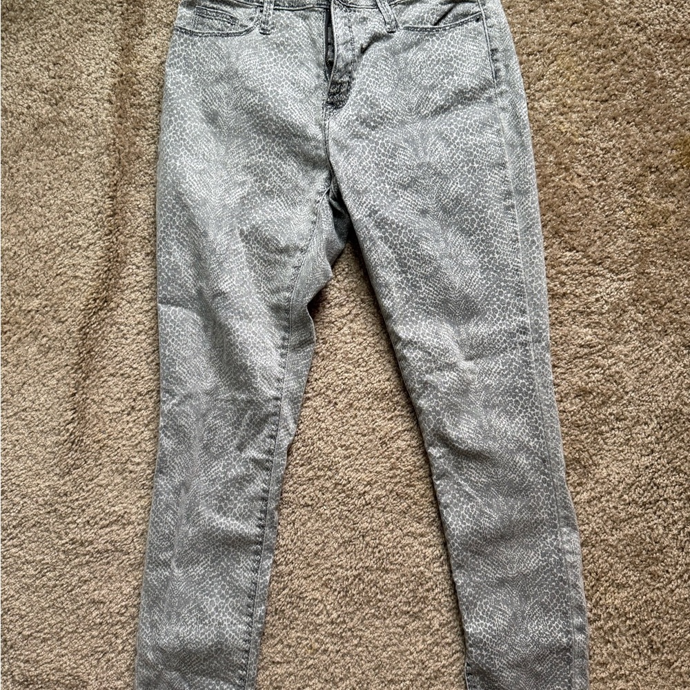 Universal Thread Black and White Patterned Jeans